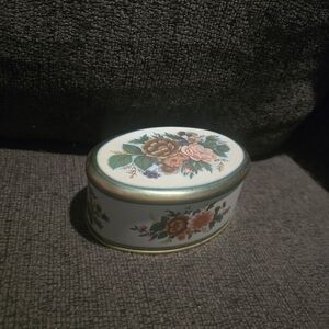 Meister in Brazil | Vintage Floral Oval Tin